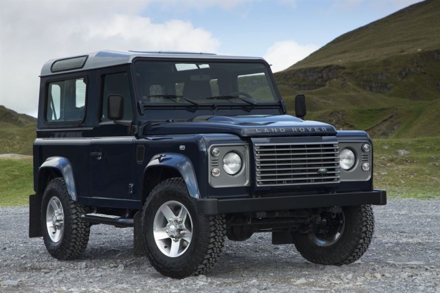 Land Rover Defender 13MY-6.jpg